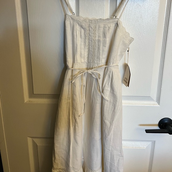 Billabong white midi lace dress. Never worn. Size small. Linen material. - Picture 6 of 7